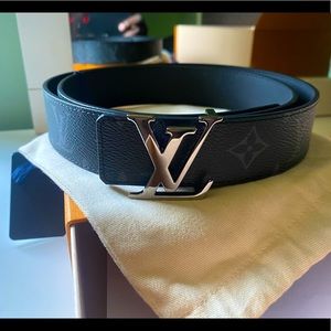 Louis Vuitton, Accessories, Louis Vuitton Initiales 35mm Reversible Belt